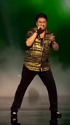 Is pyar Se Meri taraf Na Dekho...90s ka music superhit song amazing voice singing by kumar sanu.... | music singing love