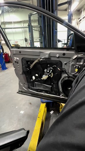 2015 nissan rogue door wont open inside and outside #fyp #mechanic #autotech #technician #nissan