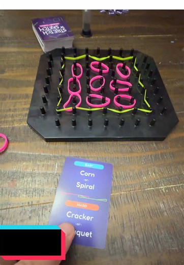 Stretch N Sketch Game #FamilyGameNight #BoardGamesForKids #STEMToys #LearningToys #Uzzle