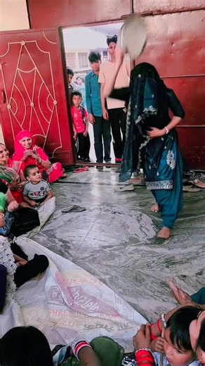 दीदी ने किया देहाती लोकगीत में ऐसा डांस किया जो कि थाली ही तोड़ दी डांस में