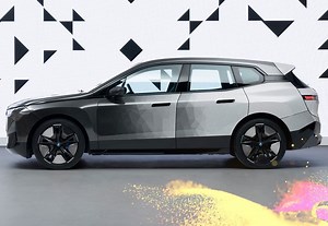 BMW iX Flow: Conoce la camioneta que cambia de color con tocar un botón