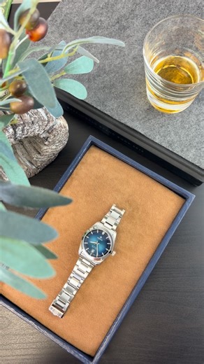 We’re often asked two questions: Which MONTA is the most popular? And which one is your favorite? If we had to answer today, it would be the blue dégradé Noble. Clean. Classy. Effortlessly comfortable. The dial has just enough color to keep things interesting—never loud, never tiring. It’s the kind of blue you look forward to wearing again and again. The bracelet comfort is a given. The quick-adjust clasp? Standard. But more than anything, this watch is unmistakably MONTA. And if you’ve been fol
