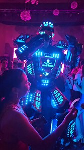 ¡EL SHOW QUE ENCENDERÁ TU FIESTA! 🤖Robot LED para XV años, bodas, cumpleaños y más. Luces, música, energía y diversión garantizada😍👌🫡 ¡Haz que tu evento sea inolvidable! #robotled #Animación #graduaciones | Lexand Robots