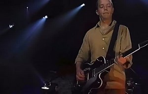 “So you take the way home that leads back to Sullivan Street, where I’m just another rider burned to the ground.” Counting Crows perform “Sullivan Street” live in Nee York in 1997. One of the best tracks from “August and Everything After.” “It’s almost everything I need.” #grungebible #notgrunge #countingcrows #augustandeverythingafter | The Grunge Bible