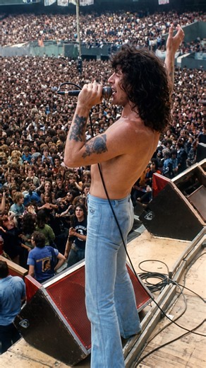 AC/DC debuts "Highway to Hell" live at Day on the Green, 1979