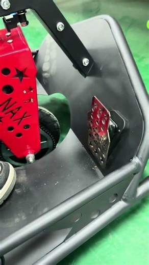 The weekend is here, take your good brothers out to play drifting together #人的 happy is that simple