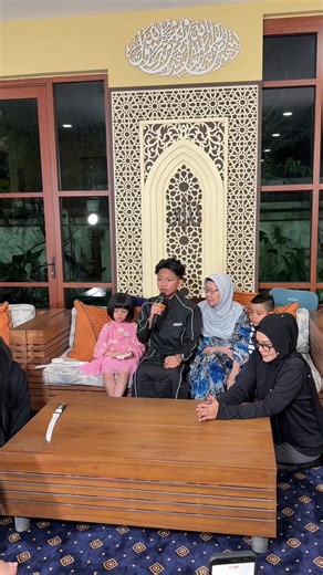 Farel Prayoga Menyanyikan Lagu Ramadan di Rumah Umie