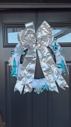 The Easiest DIY Christmas Wreath You’ll Ever Make