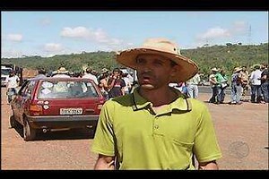Moradores de zona rural de Araguari protestam contra pedágio na BR-050