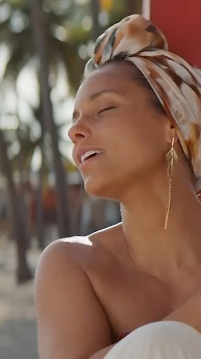 Enjoying the moment with you ✨✨✨ | Alicia Keys