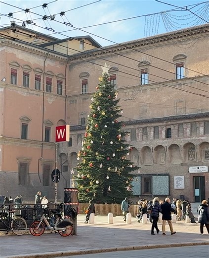 Jack Edwards on Instagram: "A last-minute favourite book of 2025, in an all-time favourite place :) 📍 Bologna + San Marino 📕 Heart The Lover by Lily King"