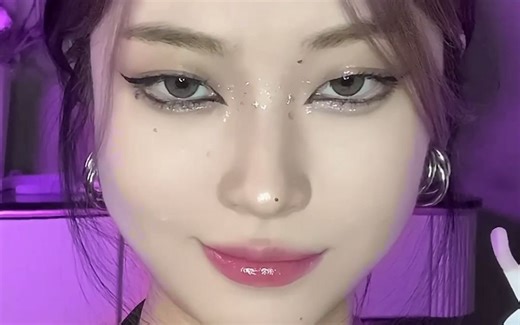 “很遗憾，这么多人嫉妒我，但谁叫我这么受欢迎呢”