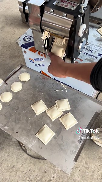 American custom-made square Samosa making machine