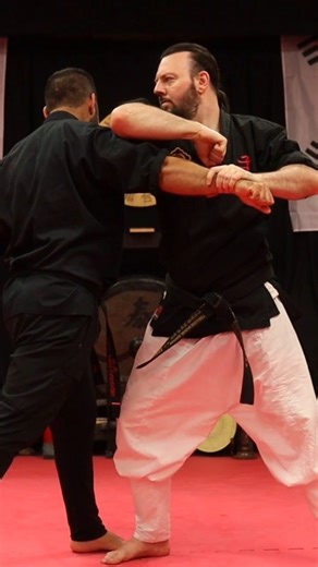 In our Kuk Sool style, standing in profile creates a wedge that causes attacks to divert to the right or left, and lets us close inside the attacker's arms. This special southpaw stance with elbow up allows us to use wingblocks against common combinations, and to counter with close range elbows. Follow for more techniques and unique fighting concepts posted regularly! #hapkido #martialartsaction #martialarts #artesmarciales #mma #mixedmartialarts #kungfu #taekwondo #muaythai #kuksool #kuksoolkwa