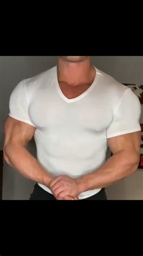 can you bounce your pecs ? #xxlpecs #pecsbounce #pecspopping #bigpecspoppin #pecsbouncing