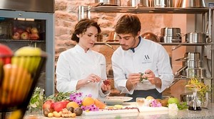“Ici tout commence” : découvrez les coulisses des scènes en cuisine - RTBF Actus