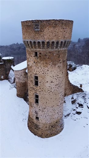 PH Drone on Instagram: "🇫🇷 La tour du château de la Faye – Olmet Seule partie restaurée du château de la Faye, cette tour veille encore sur le village d’Olmet. Témoignage discret mais puissant du passé médiéval du site, elle rappelle l’importance défensive du château, aujourd’hui en grande partie disparu. Une première étape avant de vous raconter bientôt toute l’histoire du château… 🏰 🇬🇧 The tower of Château de la Faye – Olmet The only restored part of Château de la Faye, this tower still o