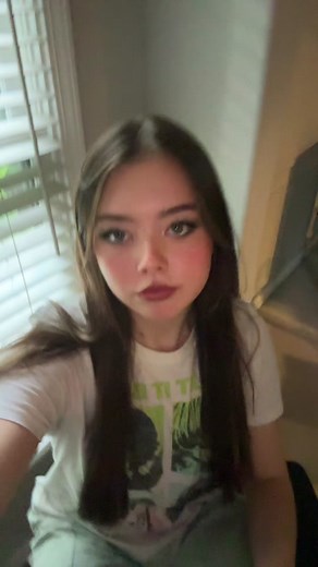 oh look the broken leg girl