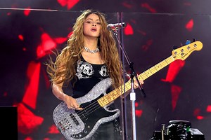 Shakira Threw a Giant Free Concert in Times Square: "I Have Goosebumps" (VIDEO)