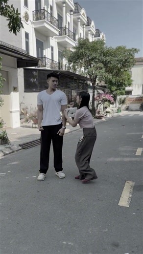 Expecting a happy ending | MUSCLE MAN | #namphuong #muscleman #funny #shorts #hero #kindness