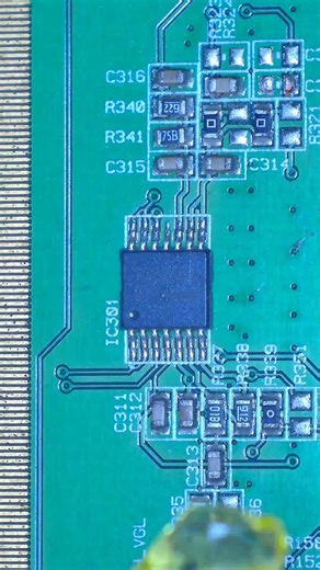 how to replace multi pin smd ic? #icsoldering #ledpanelrepair #diyelectronics #howtosoldering
