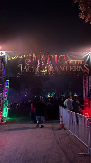 The Magic of the Jack O' Lanterns delights all ages on a glowing trail of thousands of magnificent, hand-carved pumpkins. #themagicofthejackolaterns #magicofthejackolanterns #halloween #spookyseason #halloweenevent #halloweenevents #halloweenlight