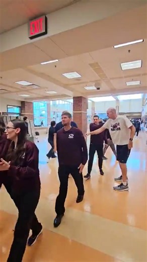 Gator walk!!! Good Luck Ladies!!! | Lincoln North Star Gators Volleyball