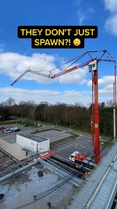 Ever seen a crane folding? You have now 😲 #fyp #construction #constructionlife #builders #satisfying #asmr #crane #foryou | On The Tools