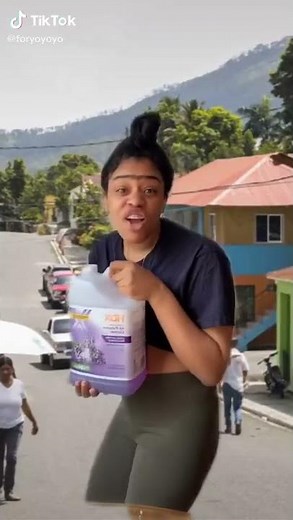 Salgo a la calle con mitolin🎶,pienso que la pila se me va a salir🌋