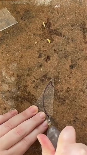 Throwback to aggressively trying the tapping method to break glass becuase people told me to lay it flat and tap harder 😂 …. Technically it worked👀 #stainedglass