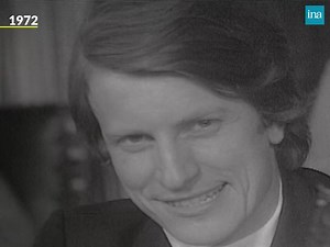 🎬 DUSSOLIER, GRAND ACTEUR 🎥. Une carrière à alterner films populaires et cinéma d'auteur : un bon anniversaire à André Dussollier, qui souffle sa 75ème bougie aujourd'hui. Du haut de ses 26 ans, il recevait, avec son complice Francis Perrin, le premier prix du Conservatoire national supérieur d'art dramatique de Paris en 1972. | INA