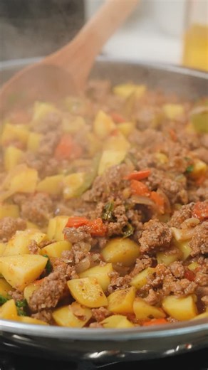 Claudia on Instagram: "Let me share with you how I make my quick and easy PICADILLO RANCHERO, it’s seriously so easy and best part a Mexican Recipe on a Budget! So I hope you give it a try and enjoy it just as much as we do! ♥️ Ingredients: 1 onion; cut into strips 2 jalapeños; cut into strips 2 minced garlic cloves 2 lbs ground beef Salt to taste I used 2 1/2 tsp 1 1/2 tsp garlic powder 1 1/2 tsp onion powder 1 tsp ground cumin 1 tsp oregano 1 tsp black pepper 1 lb baby yellow potatoes 4 Roma t