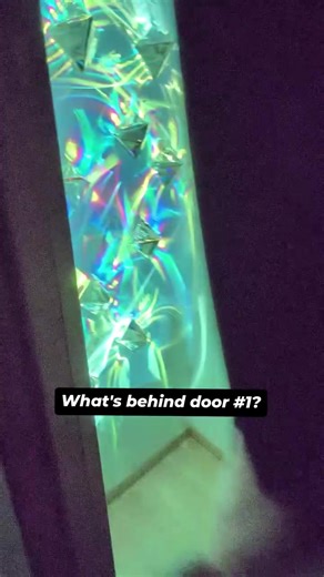 Whatever could it be? 🪩 If you're new here, welcome. This is what I like to experiment with. In short, I'm mapping light onto a reflective surface and using color and movement to create abstractions. Dig? #lightart #visuals #aesthetic #projectionmapping