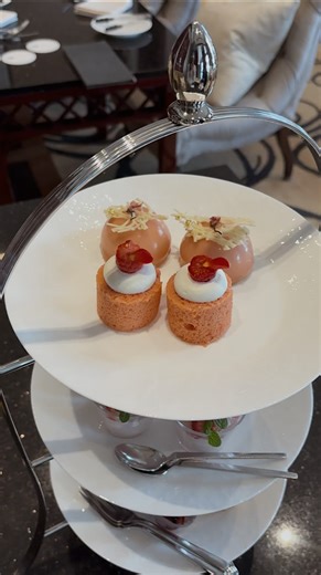 菜那 on Instagram: "🌸🍓🌸🍓 📍 @hotelnikkokanazawa 全身 @celford_official でした🪞 #ホテル日航金沢#アフタヌーンティー #金沢#金沢グルメ#金沢カフェ #金沢スイーツ#金沢旅行#金沢ランチ #celford#celfordwelove"