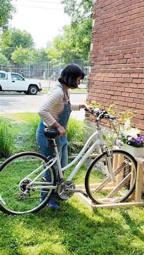 Home Network on Instagram: "This DIY wooden bike rack is the ultimate summer project 🚲✨ @hey.maca Link in bio for the instructions ✨"