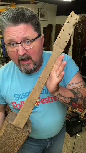 150 (?) Year Old Homemade Banjo. #banjo #bluegrass #guitar #pagode #music #samba #mandolin #cavaco #banjomusic #fiddle #cavaquinho #folkmusic #countrymusic #o #folk #banjos #musica #banjoplayer #rodadesamba #country #diyproject #musician #luthier #ukulele #acoustic #livemusic #acousticguitar #bluegrassmusic #violin #cigarboxguitar