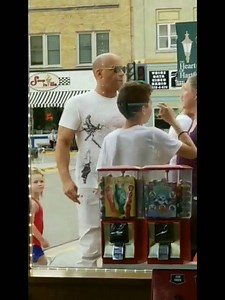 On Tuesday, May 29 downtown Hartford was like any other day -- until actor Vin Diesel was spotted walking down the street! He was seen at Puebla's Kitchen and Scoop De Ville - Hartford, WI (official fan site) -- great choices Vince! (Video courtesy FOX6 viewer Lana Primus Gonzalez) More: http://via.fox6now.com/jqMc6 | FOX6 News Milwaukee