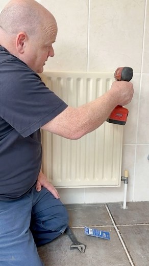 2.2M views · 5.1K reactions | Plumber Shows how to bleed a radiator when the bleed point has snapped. Damaged Radiator Air Vent Easy Bleed Arctic Hayes UK #plumber #plumbing #heating #easibleed | Allen Hart | Facebook