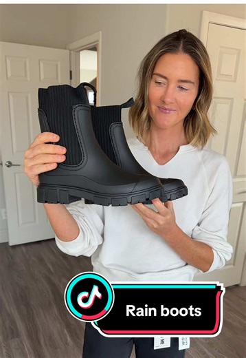 The cutest rain boots that are affordable AND comfy! #rainboots #rainbootsfashion #waterproofboots #raingear #womensshoes