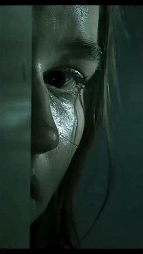 "👽 Unexpected Visitor in the Dark Night 🌌😱"