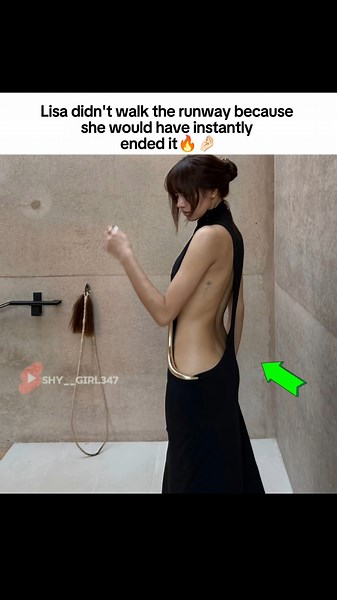 Casually ending the fashion world. 💅 #blackpink #lisa #shorts #trending #fypシ゚ #kpop