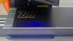 AtomStack Atelier - The ultimate choice for a portable and high-speed laser engraver ⚡ Power Meets Speed—12W diode laser 4000mm/s speed = big ideas finished in minutes, not hours. 🎨 Your Words, Your Art—Type a few words and let AI turn them into designs—unique, personal, and ready to engrave. 📦 More Done, Less Effort—Batch engraving means you can knock out dozens of pieces in one go. Perfect for gifts or side hustle sales. 🖼️ Precision You Can See—Built-in HD camera shows exactly where your d