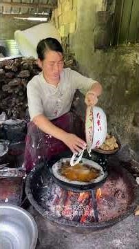 🍳My husband does heavy labor; rice with fried egg dipped in sauce is crispy and tasty.