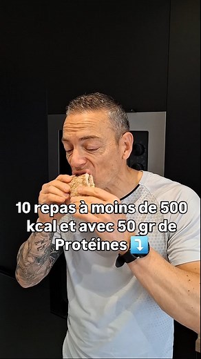🎯 10 repas express – moins de 500 kcal & 50g de protéines Pas le temps, pas l’envie de peser chaque aliment ? Voici 10 idées simples, rapides & gourmandes pour te tonifier sans te priver 😋 ➡️ Moins de 15 min ➡️ Faciles à préparer ➡️ Rassasiants, équilibrés & savoureux 💬 Commente « GUIDE » pour recevoir mon guide ultime sur la perte de poids et prendre du muscle durablement, sans frustration. 1️⃣🥗 Salade poulet – quinoa – feta 120 g poulet grillé 50 g quinoa cuit 40 g feta allégée 100 g conco