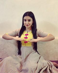 2.6M views · 185K reactions | Jashn-e-bahara  Wanted to attempt this sit-down choreography ever since I saw it. Such a graceful song! ♥️ Choreography by: Natya Social | Ankita Sharma | Facebook