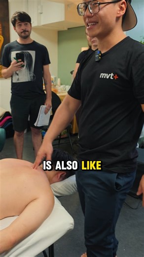 When you find that rhomboid trigger point hiding under the medial border like it owes you money 💸 This is my favorite pin & stretch move for those stubborn mid-back tightness cases — quick, efficient, and client-approved 😌 If you like this kind of technique, you’ll love my next workshops: 📍Nov 23 – Montreal (Hips & Lower Body) 📍Jan – Joliette (Sports Massage Level 1) Come level up your flow before your thumbs retire early 😂 | Yuanjie K-Ching Qian