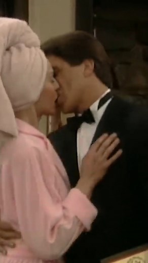 The very last scene #whostheboss #shorts It's the last scene of Who's The Boss? Will Tony and Angela finally end up together? From Season 8 Episode 24, 'Savor The Veal (Part 3)'. Tony and Angela realize that a long-distance romance is not going to work. Angela makes a decision which she hopes will bring them closer together. Watch all seasons on IMDbTV: https://www.imdb.com/title/tt0086827/episodes?season=8 Available in Canada on CTV.ca: https://www.ctv.ca/shows/whos-the-boss Subscribe: https://