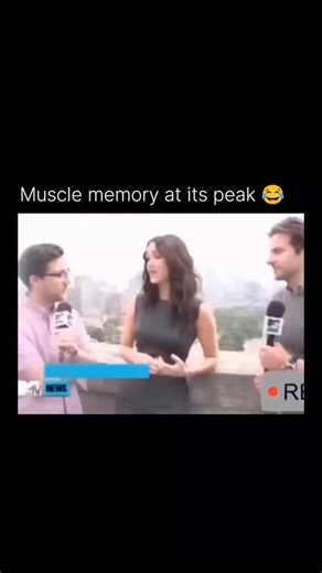 Salkton on Instagram: "Follow @salkton 😂🎤 Did you know? This viral Jennifer Lawrence interview moment wasn’t scripted — it was pure accidental comedy. While she was giving a completely serious, thoughtful answer, the interviewers beside her suddenly started breaking into uncontrollable laughter at something happening off-camera. Jennifer kept talking, totally unaware at first, then slowly started glancing back and forth between them like, “Why are you guys losing it?” The delayed realization i