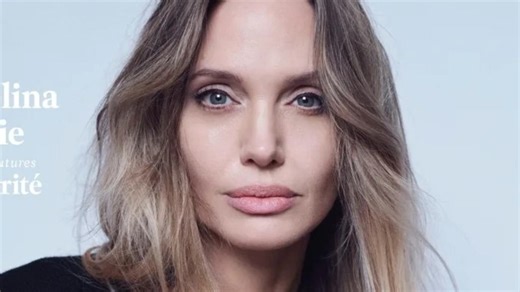 Angelina Jolie bares mastectomy scars for first time