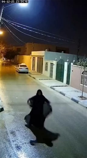 strange woman dancing💃 In the middle of the street at night 😱